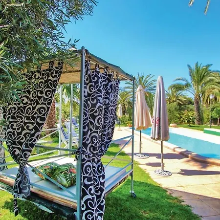 Villa Spacious With Pool Near The In Alicante *